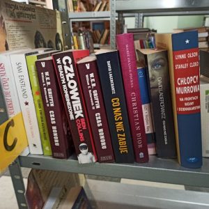 Skup książek Amicus - książki na półkach